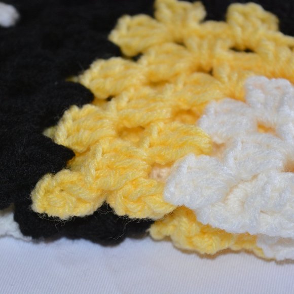 Crochet Bumble Bee Baby Blanket/New - Picture 2 of 4